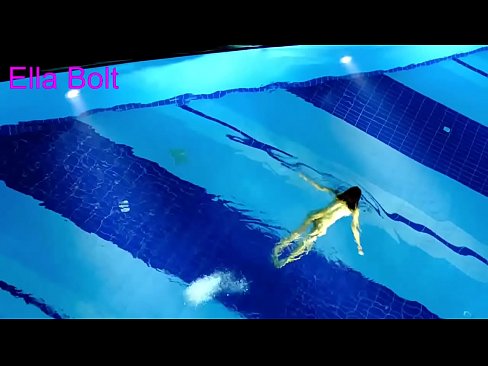 ❤️ Non podo deixar de mirar, unha moza loira que é sorprendida nadando espida na piscina do resort ELLA BOLT ❤️❌ Só porno en % gl.hentai-id.ru % ❌